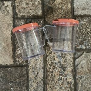 NWT Set Of 2 Cambro Camwear 10oz Shaker With Medium Ground Lid